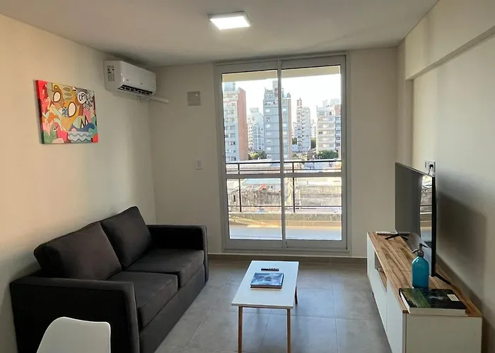 Nuevo, Bellisimo, Confort Y Muy Amplio - 2 Dormitorios, Uno En Suite - 2 Banos Y Pileta !!